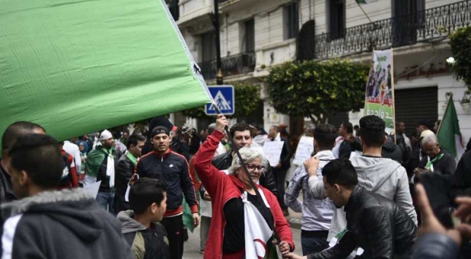 مظاهرات بالجزائر اليوم ضد رجال بوتفليقة عبد القادر بن صالح وطيب بلعيز