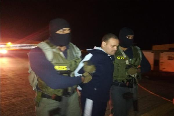 هشام عشماوي في قبضة السلطات المصرية | من هو هشام عشماوي الذي تسلمته مصر اليوم؟