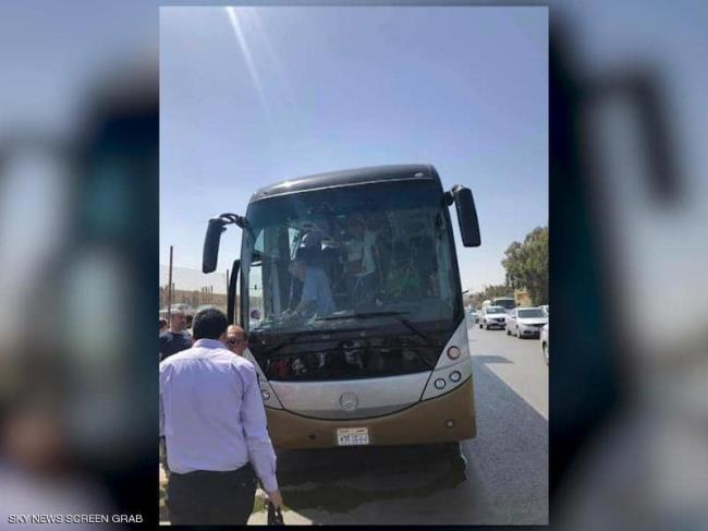 انفجار يستهدف حافلة سياح بالقرب من المتحف المصرى بالجيزة