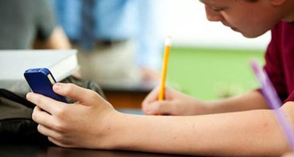 الثانوية العامة 2019| التعليم تحظر استخدام الموبايل داخل اللجان لمنع الغش الإلكترونى