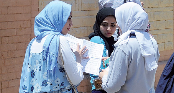 طلاب الثانوية العامة يؤدون اليوم السبت امتحان الفيزياء 2019