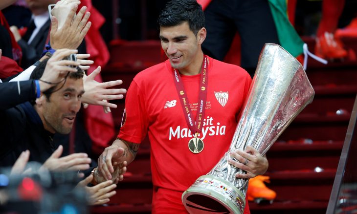 خوسيه أنطونيو رييس لاعب المنتخب الإسباني وأشبيلية يلقي حتفه في حادث سيارة