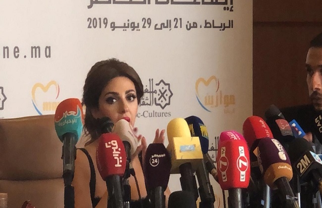 ميريام فارس..أصبحت تقيلة على مصر وفنانو مصر يردون علي مواقع التواصل الاجتماعي