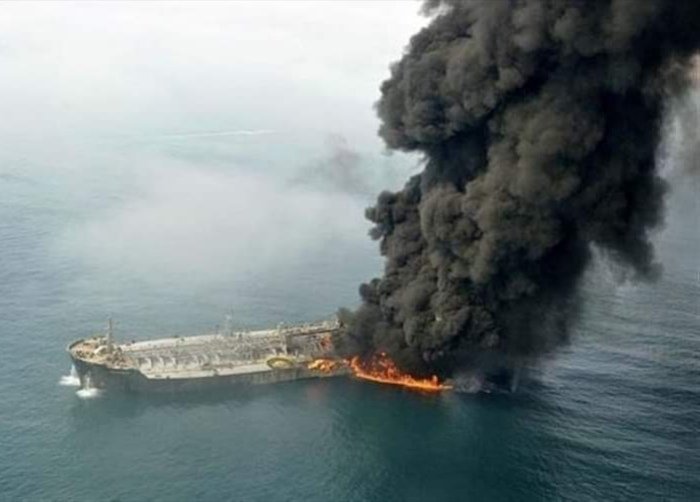 هجوم على ناقلتي نفط في خليج عُمان وشكوك حول تورط ايران