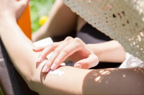 كيفية الوقاية من الإصابة بحروق الشمس خلال فصل الصيف