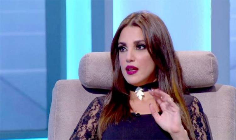 شاهد اطلالة الفنانة التونسية درة زروق بفستان مثير في مهرجان الجونة السينمائي