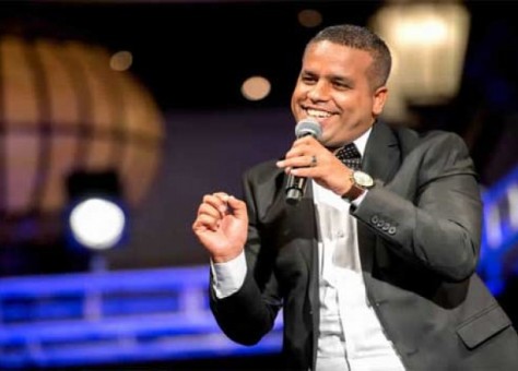 فرنسا تعتقل الفنان الكوميدي المغربي عبد الفتاح جوادي لتورطه في اغتصاب فتاة فرنسية