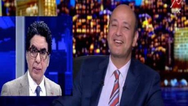 شاهد كيف نجح عمرو أديب بخداع مواقع التواصل الاجتماعي باستضافته محمود السيسي