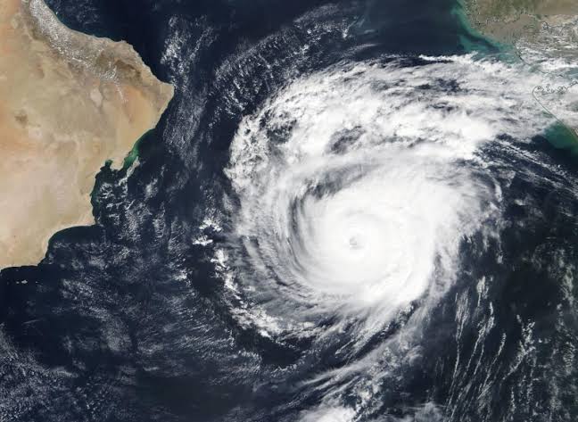 إعصار مها يصل للدرجة الأولى وحالة ترقب في السعودية والإمارات وسلطنة عمان