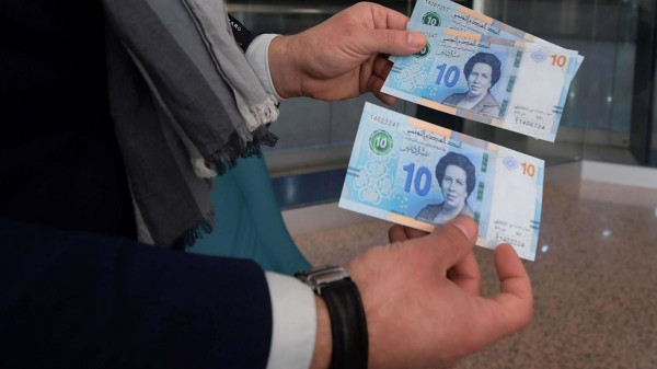 أول عملة تونسية تحمل صورة سيدة تكريما للأطباء لمكافحتهم كورونا