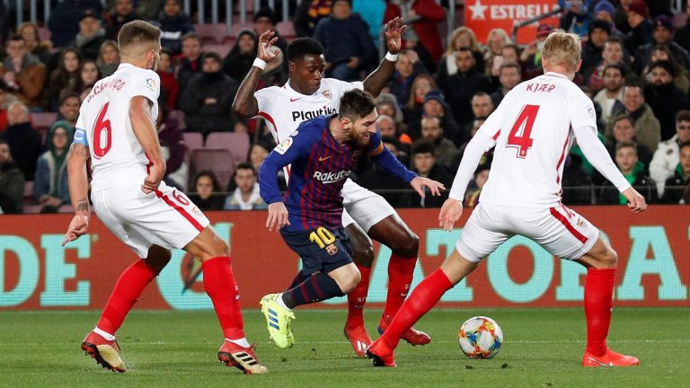 ميسي وفاتي يقودان برشلونة لسحق فياريال بنتيجة 4-0 في الدوري الإسباني