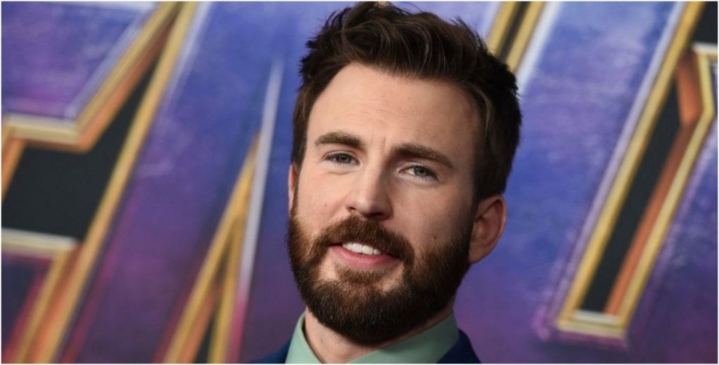 كريس إيفانز يغضب جمهوره بعد نشره صور فاضحة بطريق الخطأ