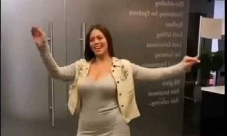 طلاب يعرضون فيديو رقص لورديانة داخل مدرسة بالبحيرة